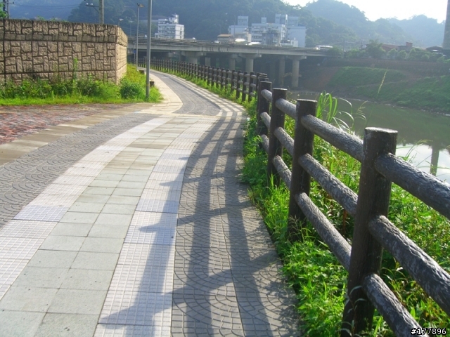 禮門街往中興路方向自行車道(圖多)