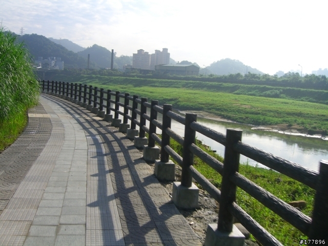 禮門街往中興路方向自行車道(圖多)