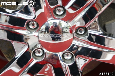 胡志明市史上最佳摸彩獎品--克萊司勒加長型300 TOURING  兩台