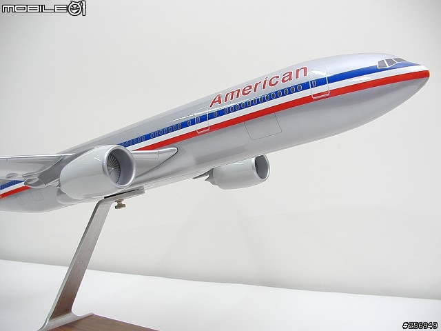 [分享]1:100  American Airlines 777-200飛機模型