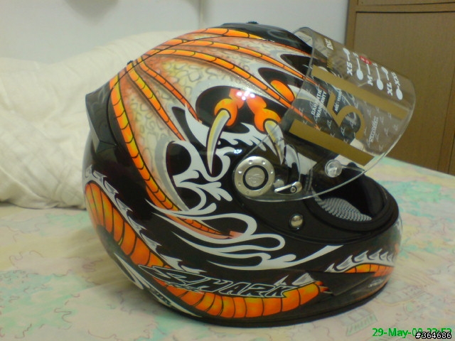 [分享]SHARK RSR2 M.duhamel 和arai suomy shoei 的比較