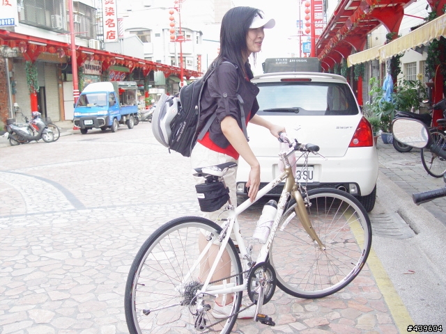 [全省沒貨中]- 好士多單車背包(含水袋)=剛剛電話調查後，客服小姐表明公司已經都不在進此貨，所以要跟所有有跟我預購的車友，說抱歉!