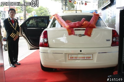 胡志明市史上最佳摸彩獎品--克萊司勒加長型300 TOURING  兩台