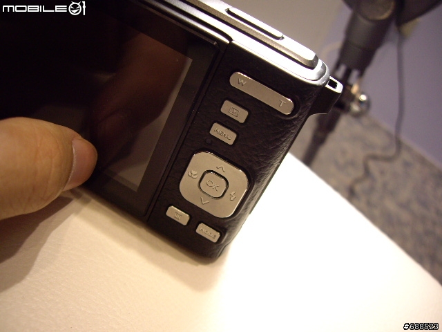 [開箱] 皮質握把的小DC-BenQ C850