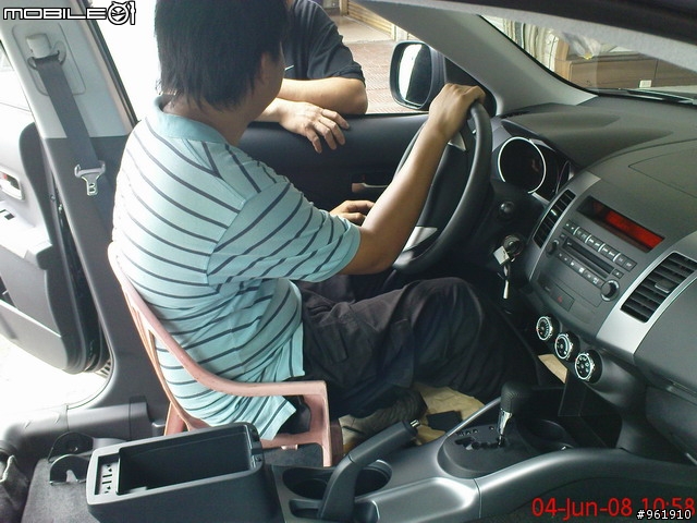 OUTLAND~~改筒型賽車椅~~實照Kuso