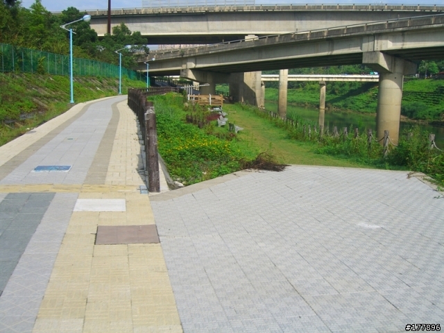 禮門街往中興路方向自行車道(圖多)