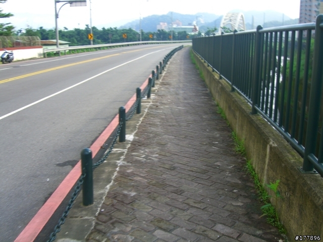 禮門街往中興路方向自行車道(圖多)