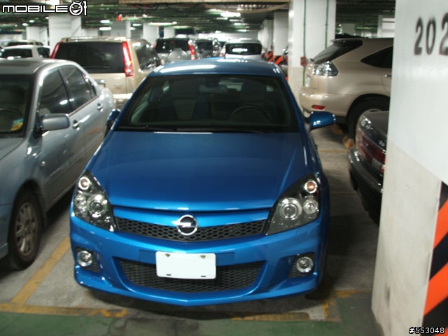 停車場驚見 Opel Astra OPC !!