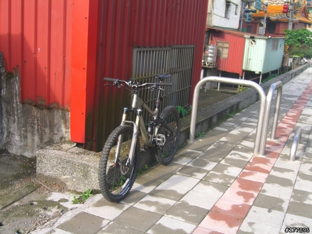 禮門街往中興路方向自行車道(圖多)