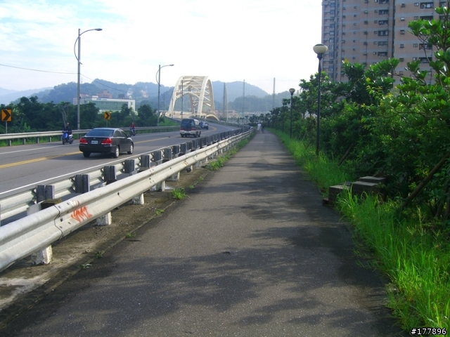 禮門街往中興路方向自行車道(圖多)
