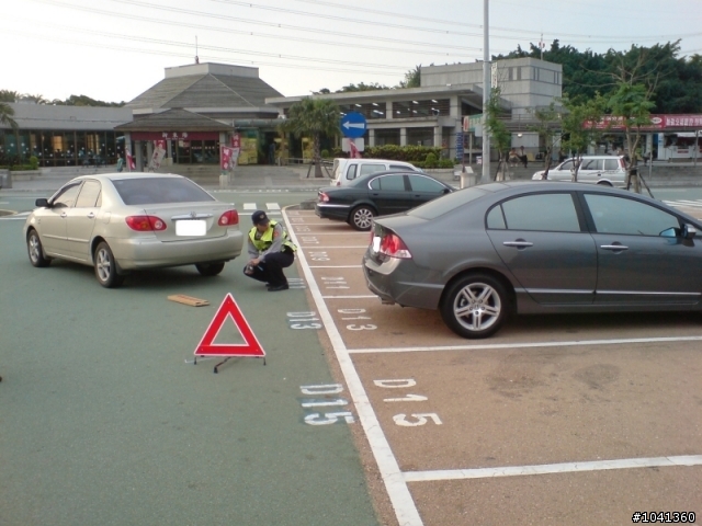 civic8 被altis親到了..轉PO..非本人..放輕鬆