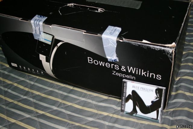 [ 簡單開箱分享 ] B&W Bowers&Wilkins Zeppelin 高音質的飛船~