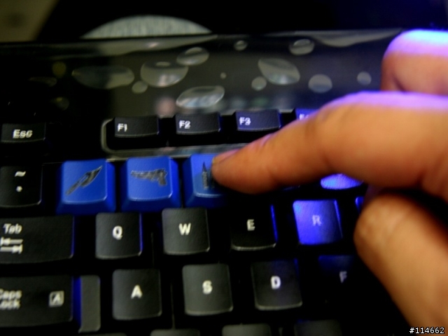 [蛇之閃光文]Razer全套裝備，群蛇出動開箱文