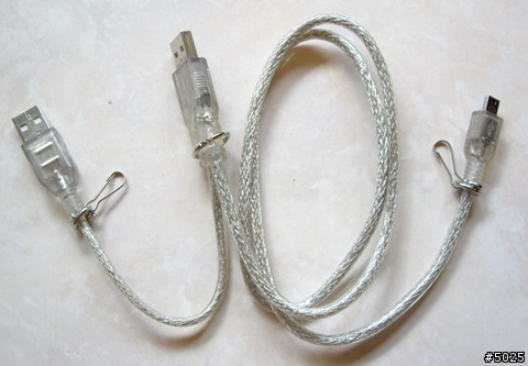 [DIY]外出USB傳輸線該往哪裡放?簡單自製USB手機頸帶!