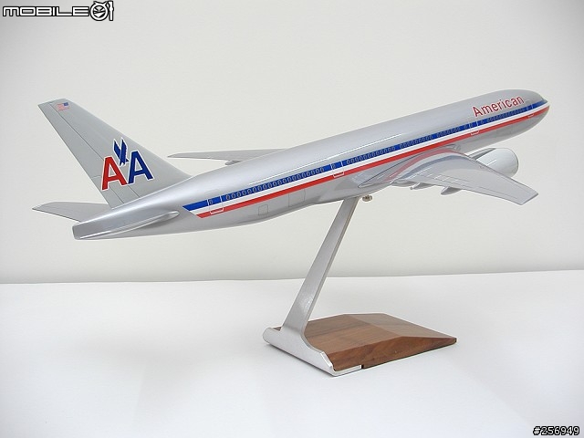 [分享]1:100  American Airlines 777-200飛機模型