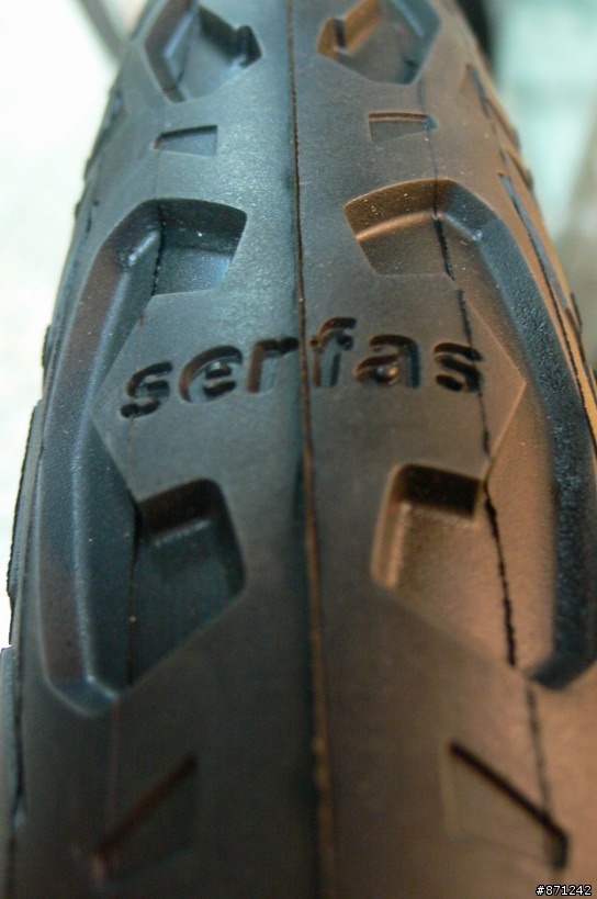 [分享]  大尺寸防刺胎~Serfas DRIFTER FPS 26*2.0