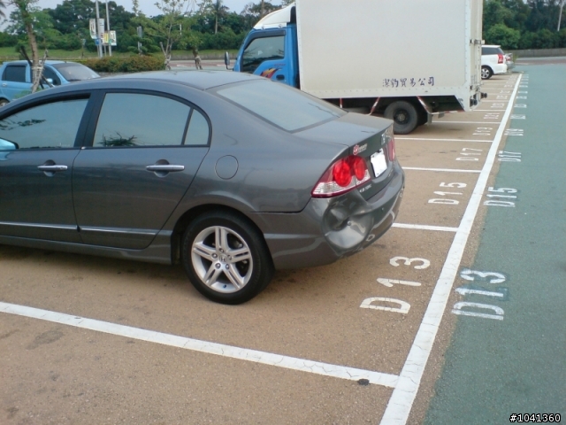 civic8 被altis親到了..轉PO..非本人..放輕鬆
