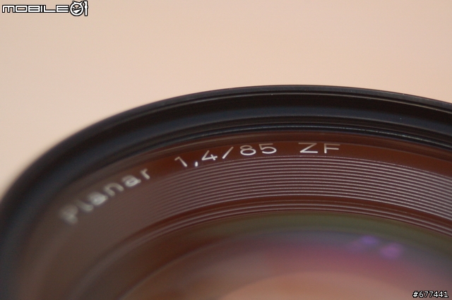 【分享】Carl Zeiss Planar T* 1.4/85mm ZF 開箱照