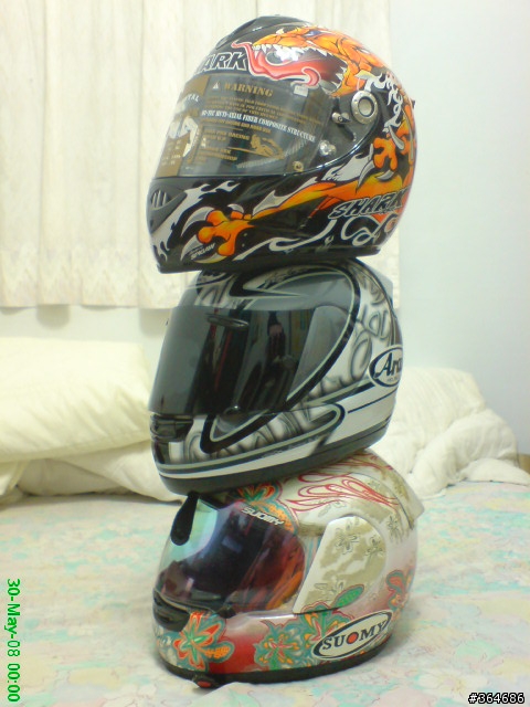[分享]SHARK RSR2 M.duhamel 和arai suomy shoei 的比較
