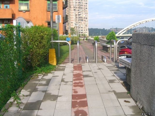 禮門街往中興路方向自行車道(圖多)