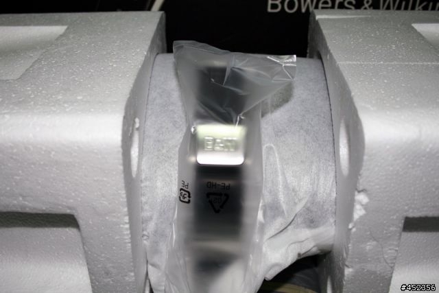 [ 簡單開箱分享 ] B&W Bowers&Wilkins Zeppelin 高音質的飛船~