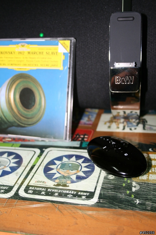 [ 簡單開箱分享 ] B&W Bowers&Wilkins Zeppelin 高音質的飛船~