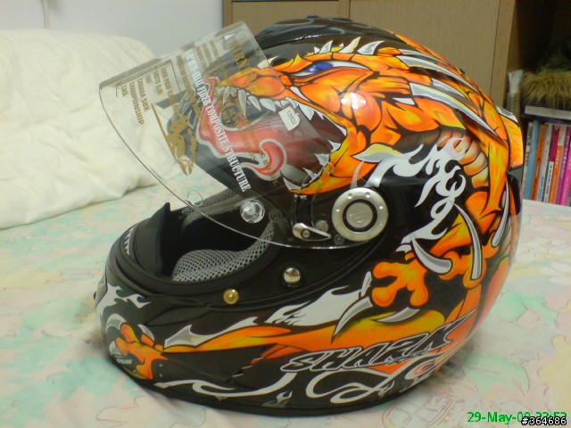 [分享]SHARK RSR2 M.duhamel 和arai suomy shoei 的比較