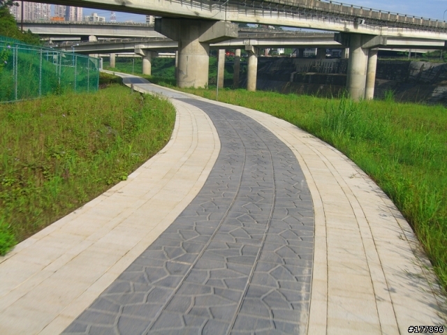 禮門街往中興路方向自行車道(圖多)