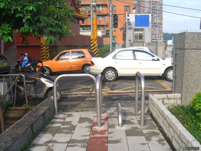禮門街往中興路方向自行車道(圖多)