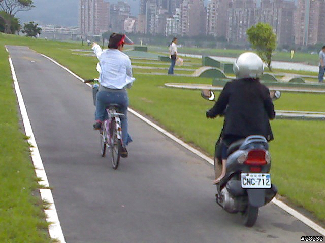 機車請不要再衝進來了啦[有圖有真相]