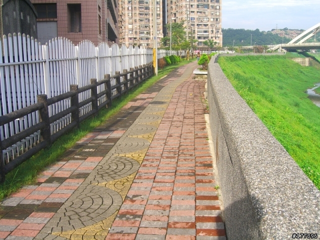 禮門街往中興路方向自行車道(圖多)