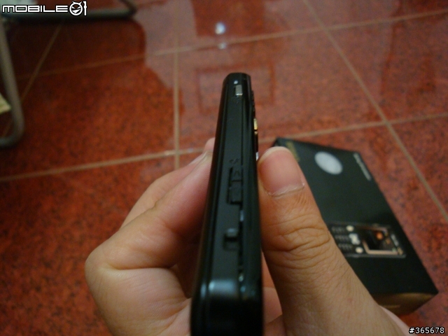 w890i前後外殼不合?這樣正常嗎?