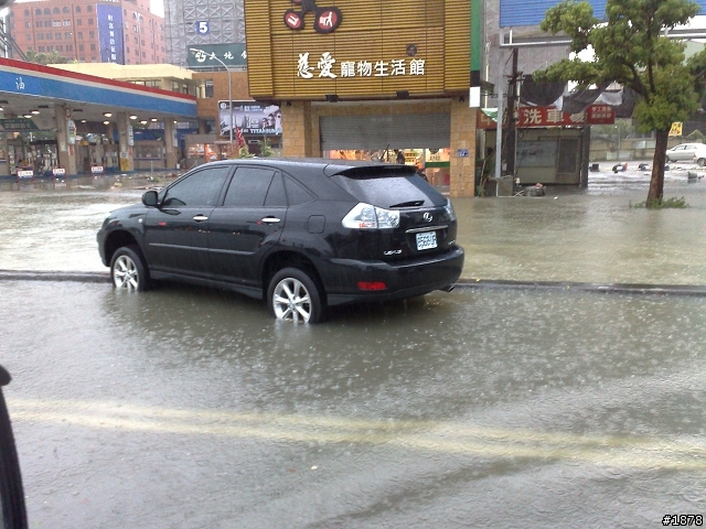 【影片】台中中港路淹水實況