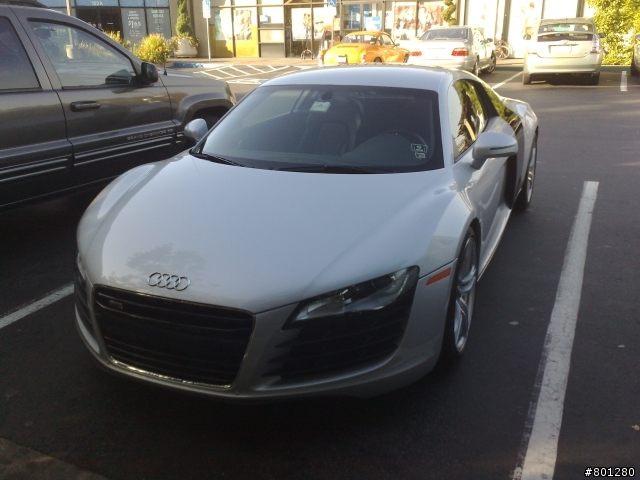 AUDI R8