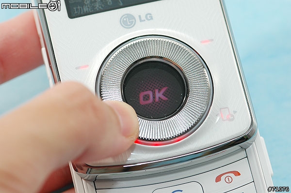[心得]LG KM710音樂手機 互動雙螢幕裡的小宇宙