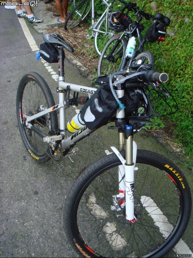 風櫃嘴巧遇稀有車..有誰知道它是何許名車啊??
