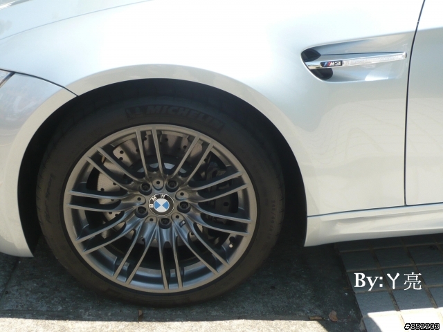 在汎德門口的BMW E92 M3