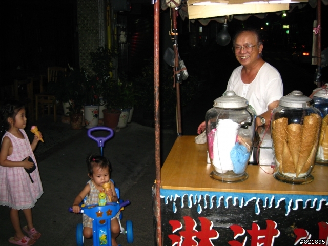 竹東最老牌的夜騎阿伯,晨騎夜騎營養補充都靠他