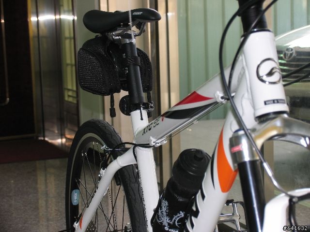 [分享] Giant XTC SE V(白)