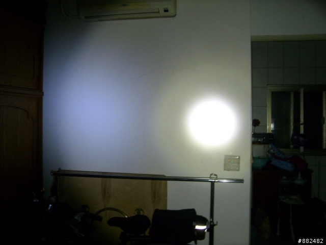 LED手電筒恆亮延長時間改裝小方法...新增<第二集 三個AAA電池平民手電筒改裝法+測試>