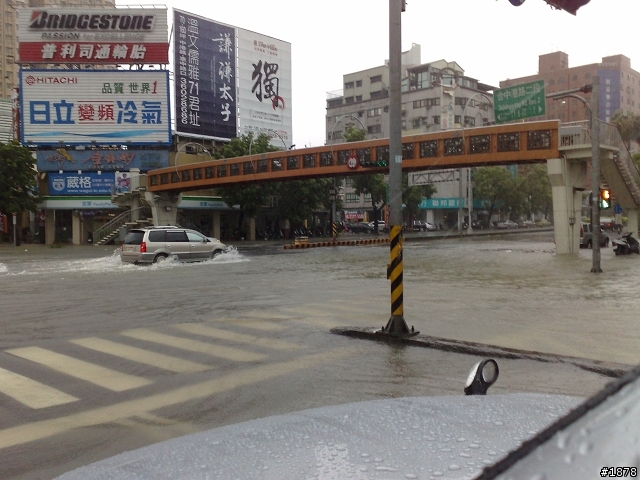 【影片】台中中港路淹水實況