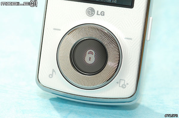 [心得]LG KM710音樂手機 互動雙螢幕裡的小宇宙