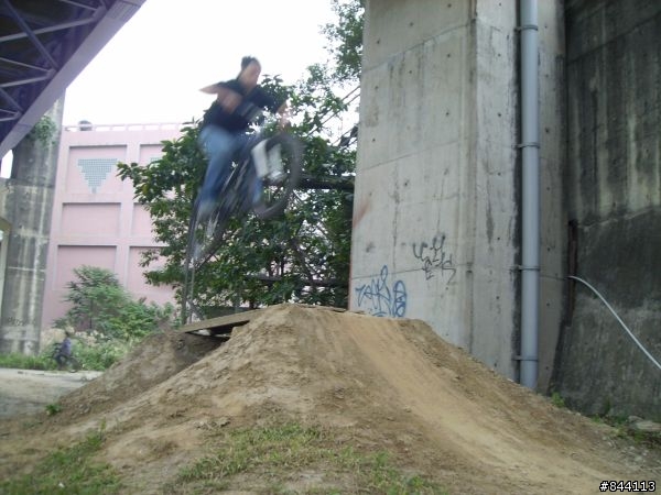 這是我們自由百客車隊在北市的土坡場!!!
