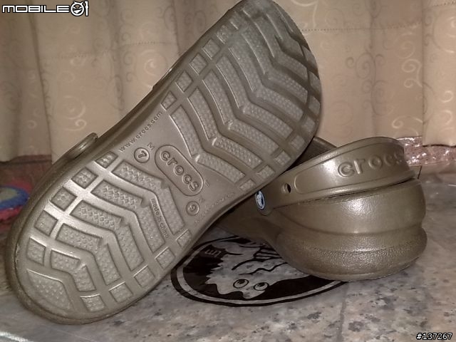 今天入手的CROCS...防水鞋...布希鞋啦...(N82拍的唷)