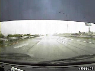 颱風天中山高南下驚見翻車事件