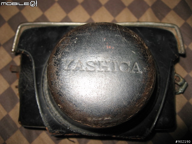 [問題]這台yashica相機到底是什麼型號??