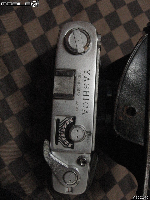 [問題]這台yashica相機到底是什麼型號??
