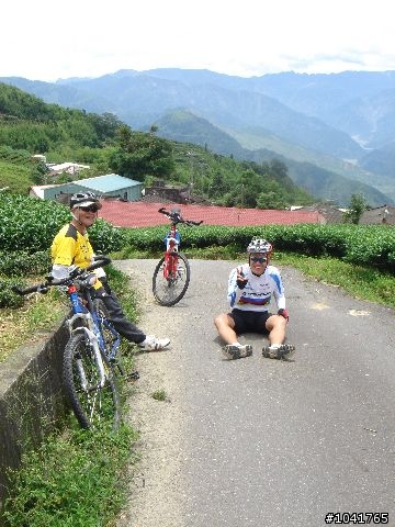 [遊記]70歲的勇腳阿伯騎上嘉義二尖山 (海拔1265m)