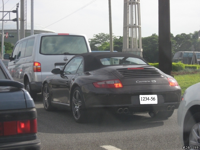 上班遇到 Carrera 4S
