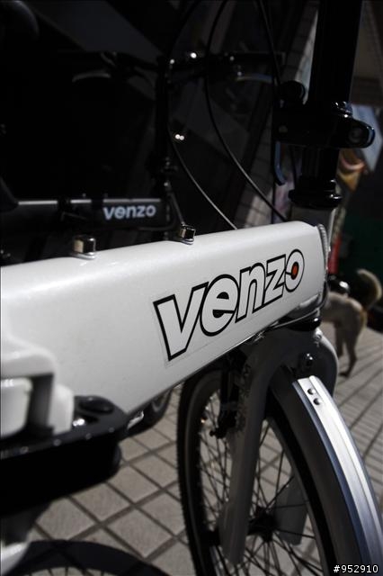 發現Venzo 2028小折（黑／白）
